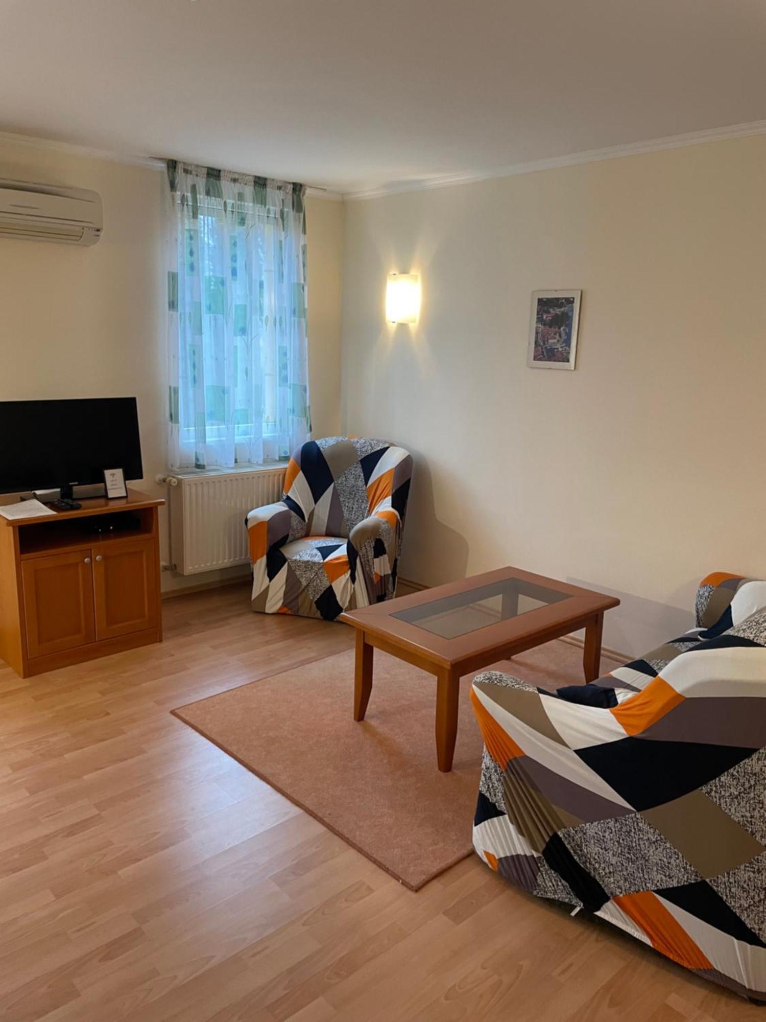 Garda Wellness Apartmanhaz Heviz Bilik gambar