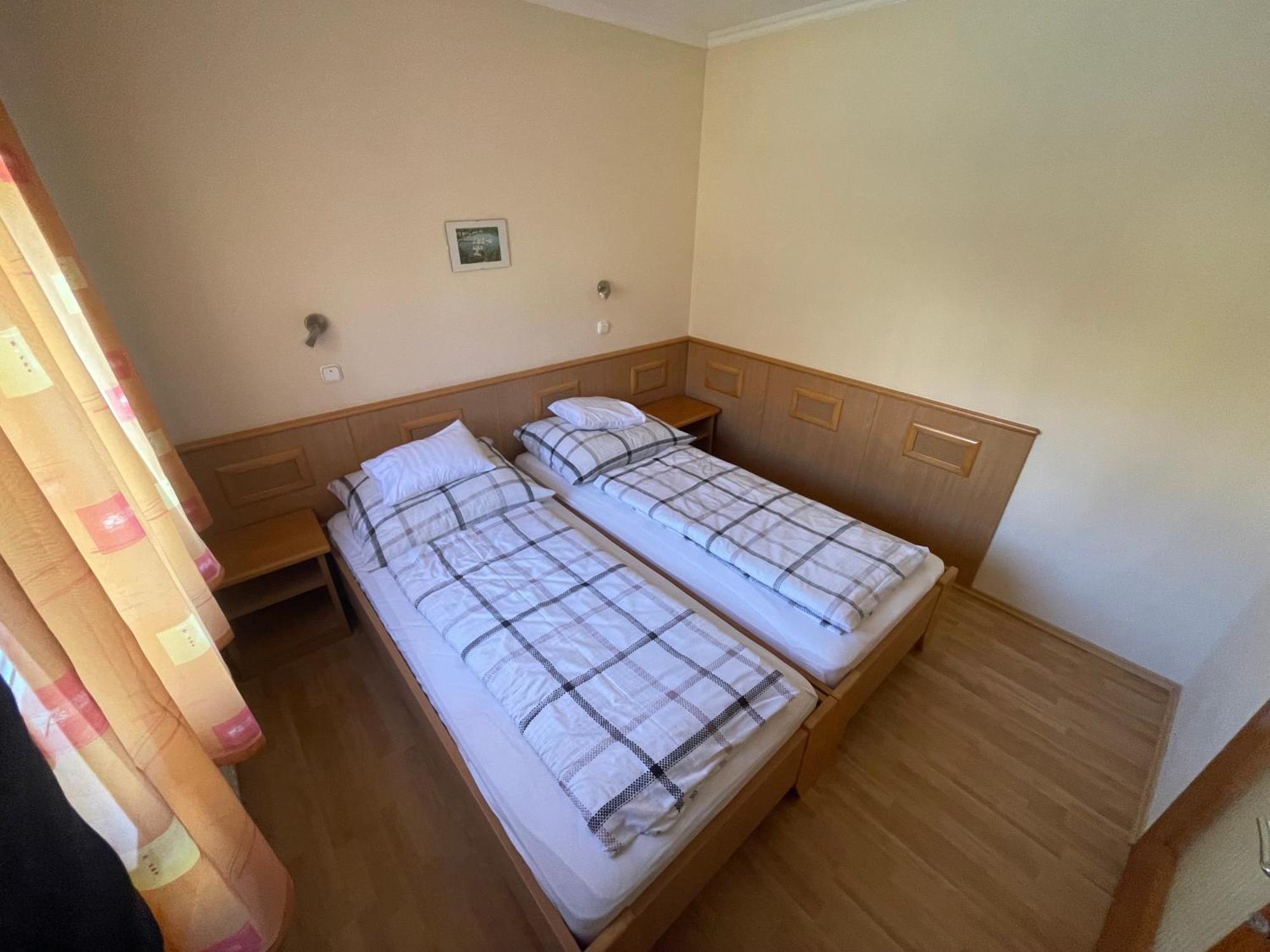 Garda Wellness Apartmanhaz Heviz Bilik gambar