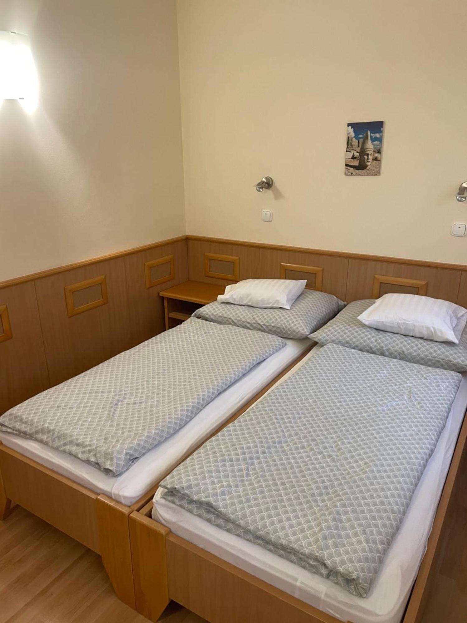 Garda Wellness Apartmanhaz Heviz Bilik gambar