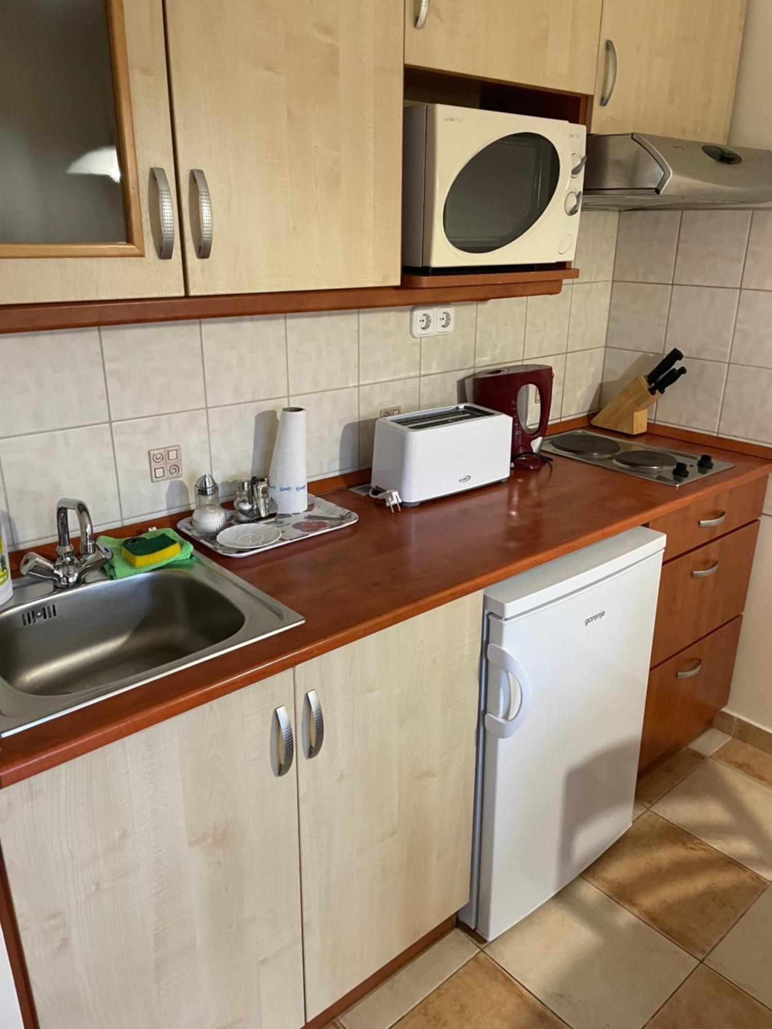 Garda Wellness Apartmanhaz Heviz Bilik gambar