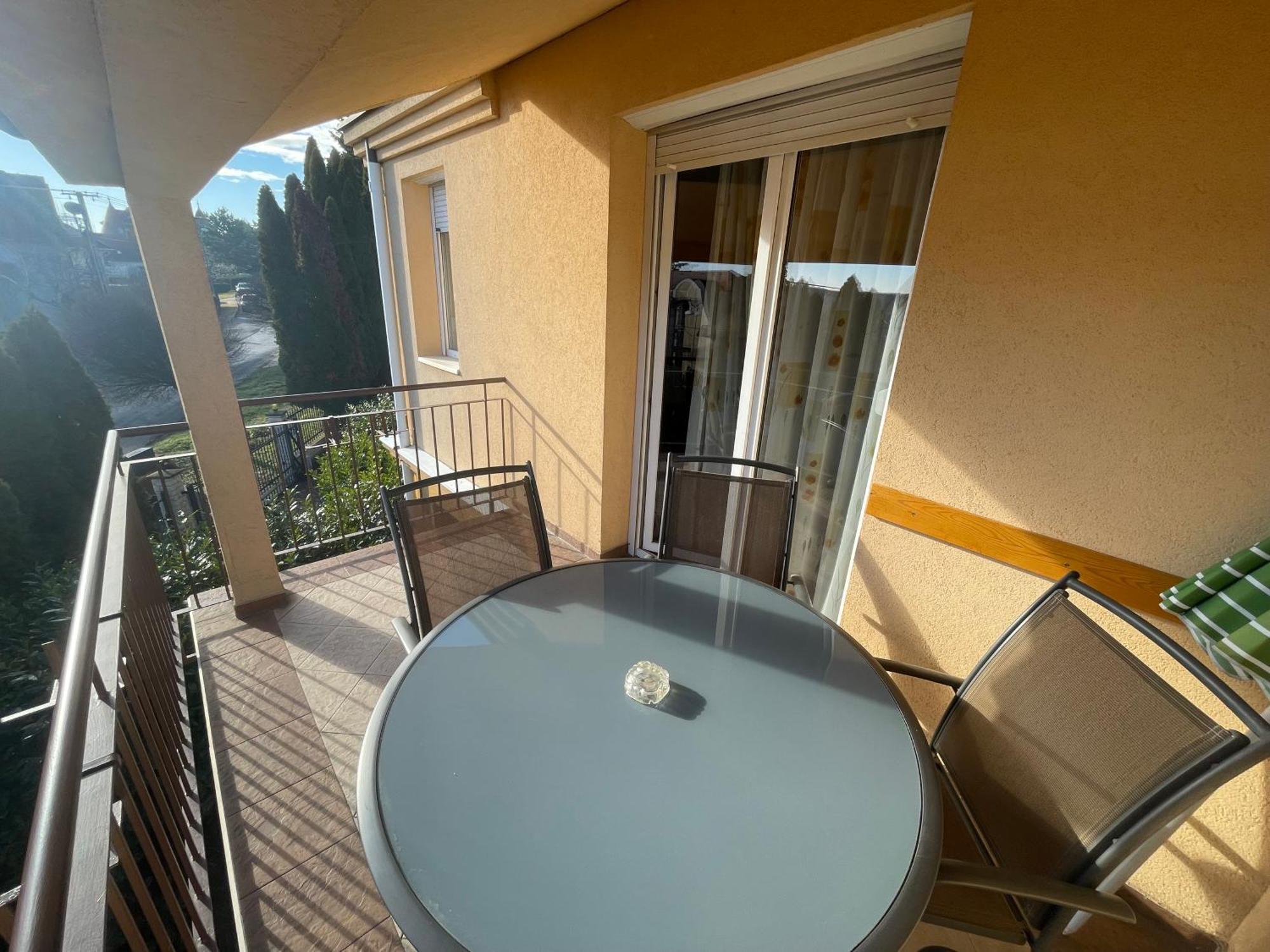 Garda Wellness Apartmanhaz Heviz Bilik gambar